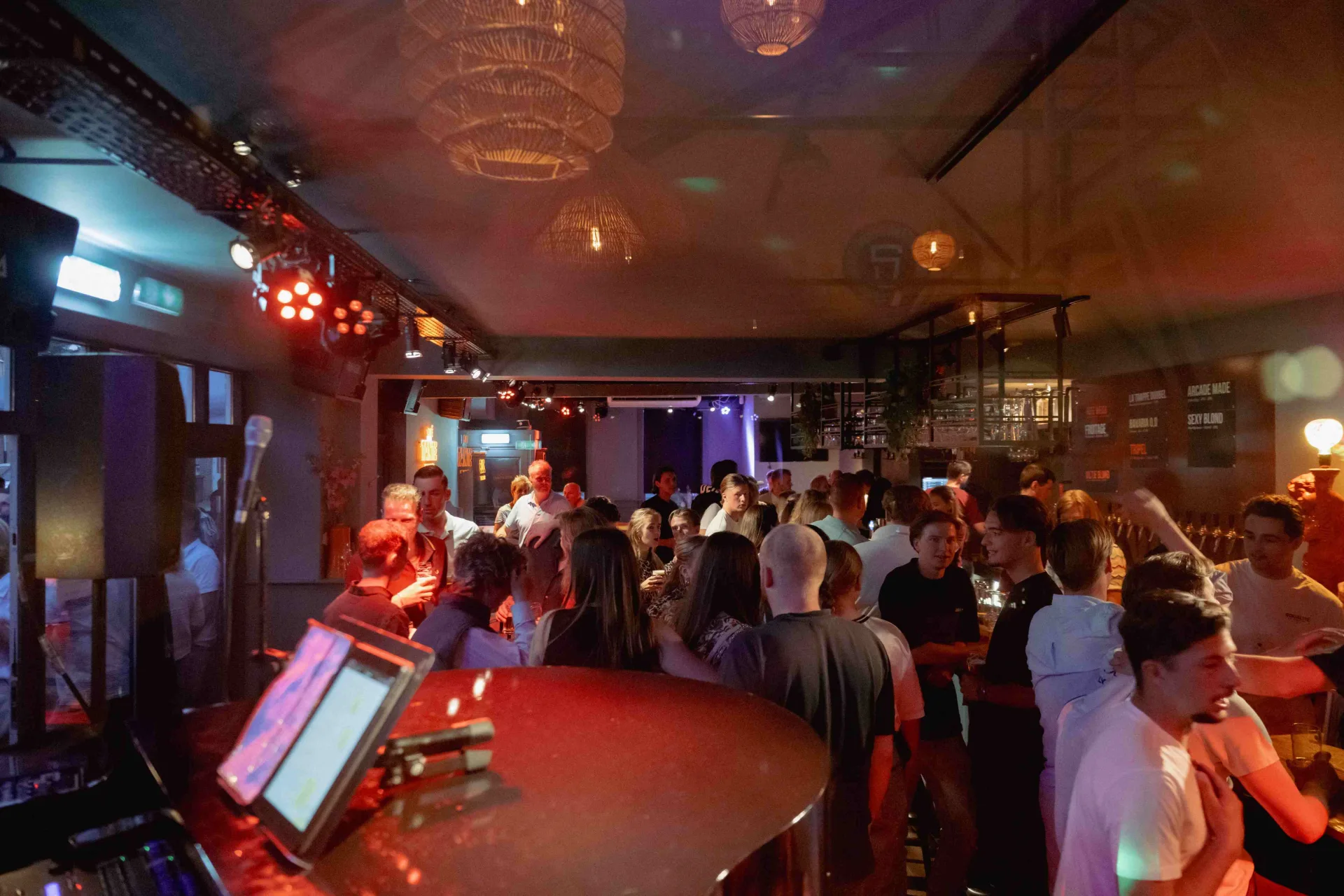 Sfeer bij Café Tante Zus